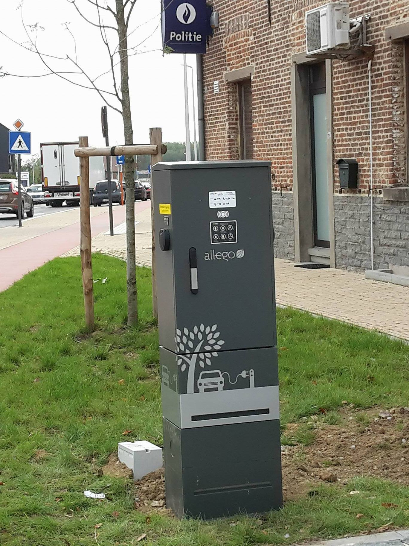 20171004_Eerste laadpaal in Pepingen